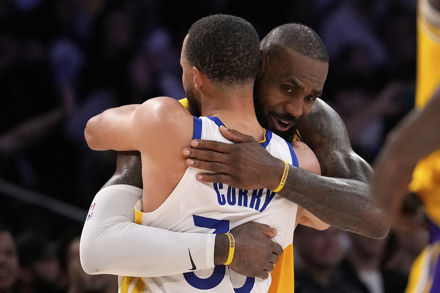 名记：勇士计划在夏天探索引进詹姆斯和字母哥的可能性！